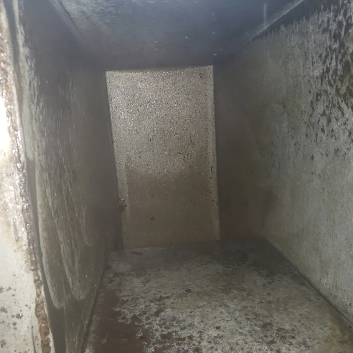 Kitchen exhaust duct cleaning equipment and work area